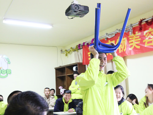 美容班35期2班犬只行為學(xué)課,授課導(dǎo)師任凱